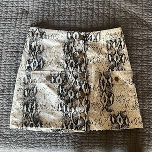 Medium trendy snake skin skirt
